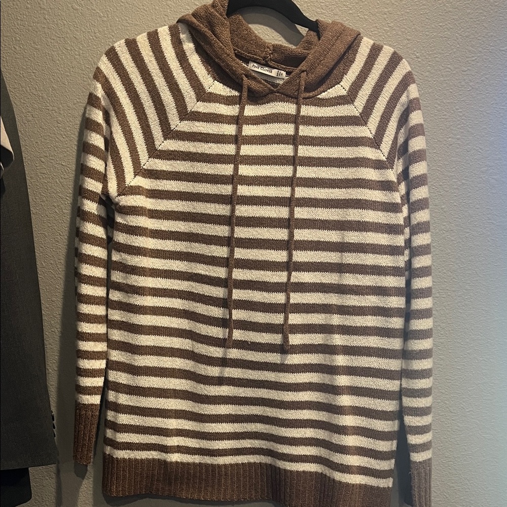 Pink Clover Women's Tan Sweater